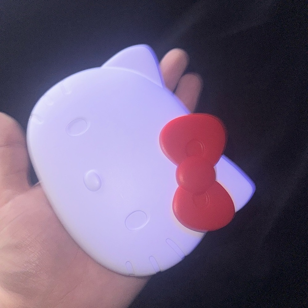 Hello Kitty impressions mirror